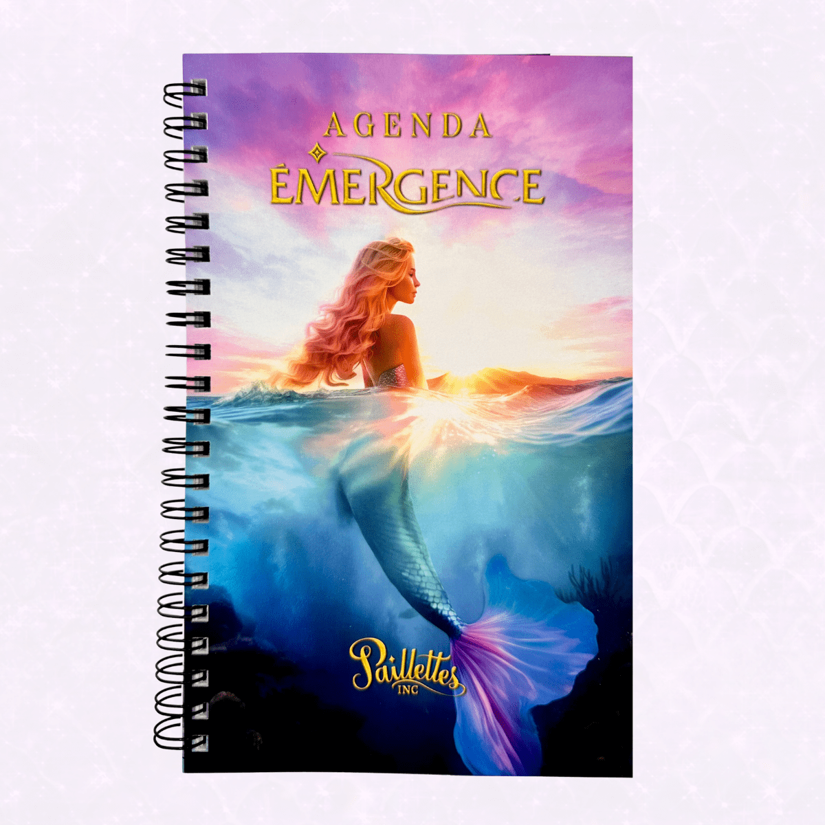 Couverture de l'Agenda Émergence avec un design 'Sirène rose' par Suzie Wiseman