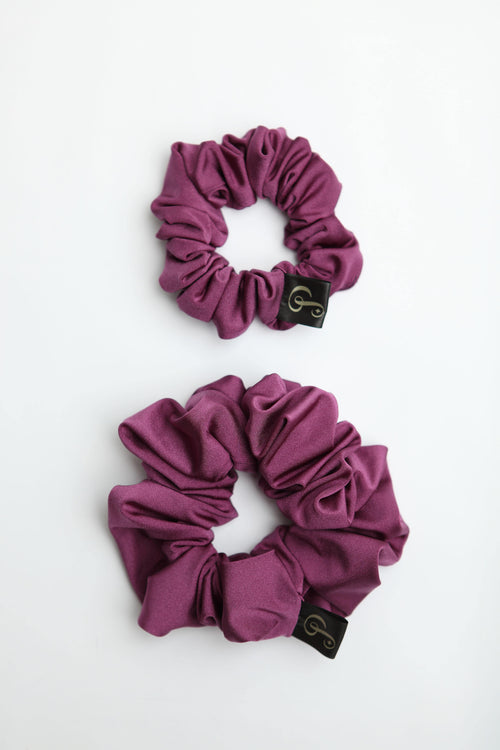 Chouchou mauve élégant en tissu doux, parfait pour un look chic et coloré. Idéal pour maintenir les cheveux en place tout en ajoutant une touche de style à toutes tes coiffures, que ce soit pour une journée décontractée ou une soirée spéciale.